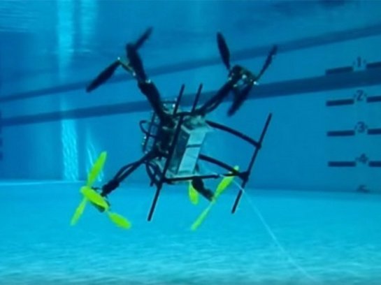 Презентован первый дрон, который может перемещаться и в воздухе, и в воде